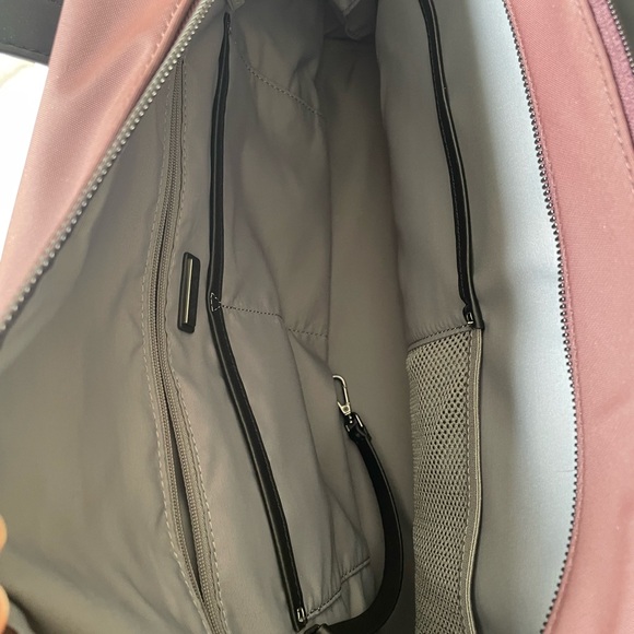 *Brand New* Away Burgundy The Everywhere Travel Bag Sleek Minimalist Design - Picture 5 of 10